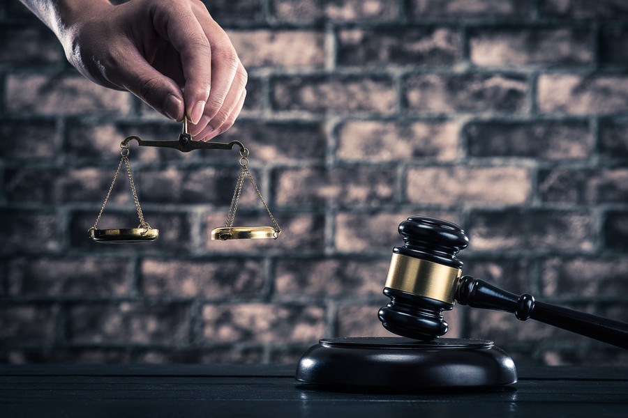 合同履行之路：風險與策略的博弈——上海合同糾紛律師的洞見