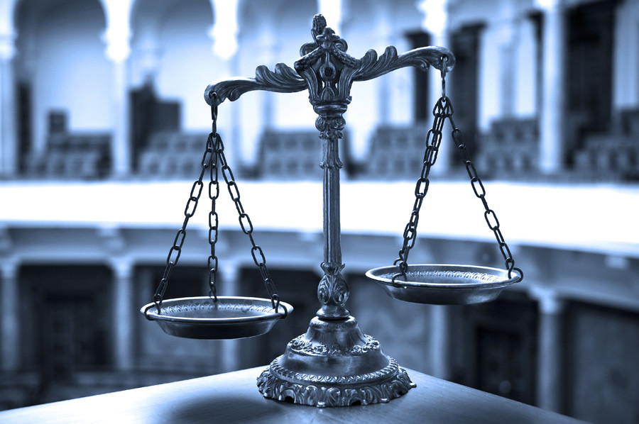 上海合同糾紛律師解析違約賠償中的舉證責(zé)任分配